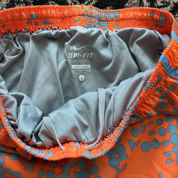 Nike Size Small Dri-Fit Running grey/orange running shorts with liner - Picture 4 of 5